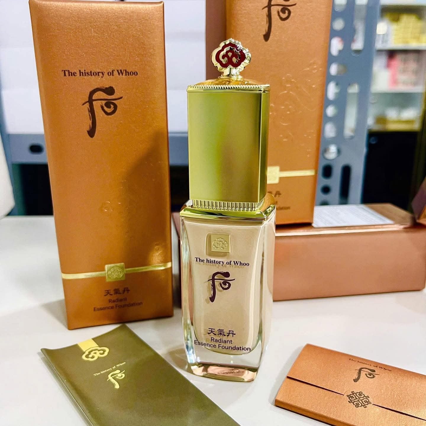 Kem nền che khuyết điểm tái sinh Whoo Radiant Essence Foundation